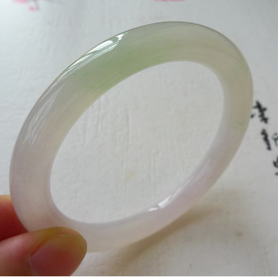 内径52.4mm A货翡翠冰糯种浅绿色圆口手镯33.15克