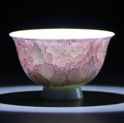 中国陶瓷艺术大师 醴陵陶瓷界首位全国人大代表 黄小玲作品 芳华