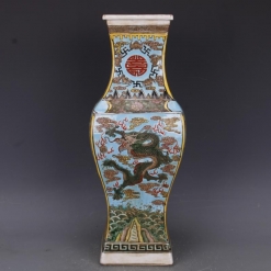 粉彩龙凤纹四方瓶