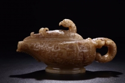 清.油润和田玉大料整雕螭龙回纹小茶壶  【规格】长16.5cm 